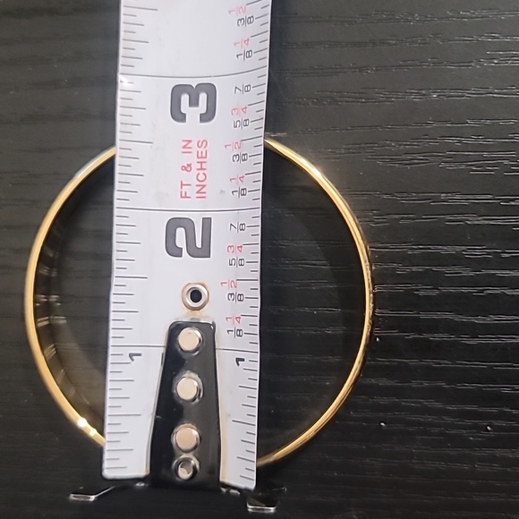 "Priced to Sell" Elegant Gold-Tone Bangle Set - Picture 4 of 5